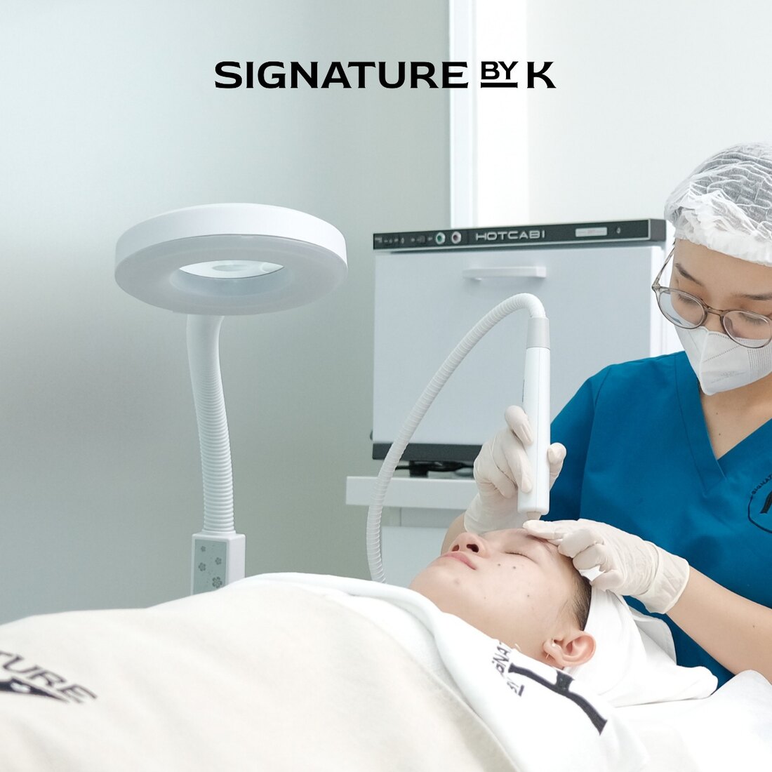 Khách hàng được tư vấn và điều trị tại Signature By K