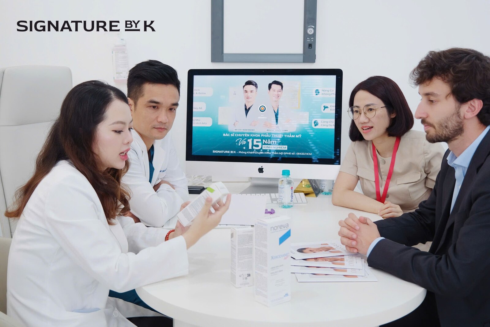 Đội ngũ Signature By K làm việc cùng đối tác